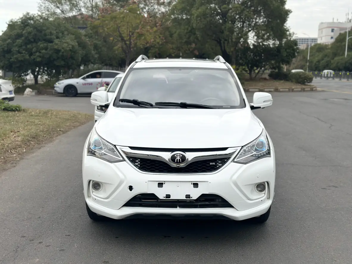 BYD Song  из Китая