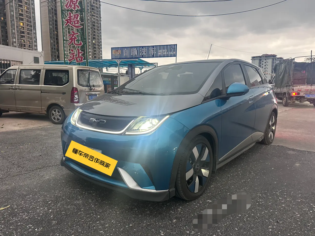BYD Dolphin  из Китая