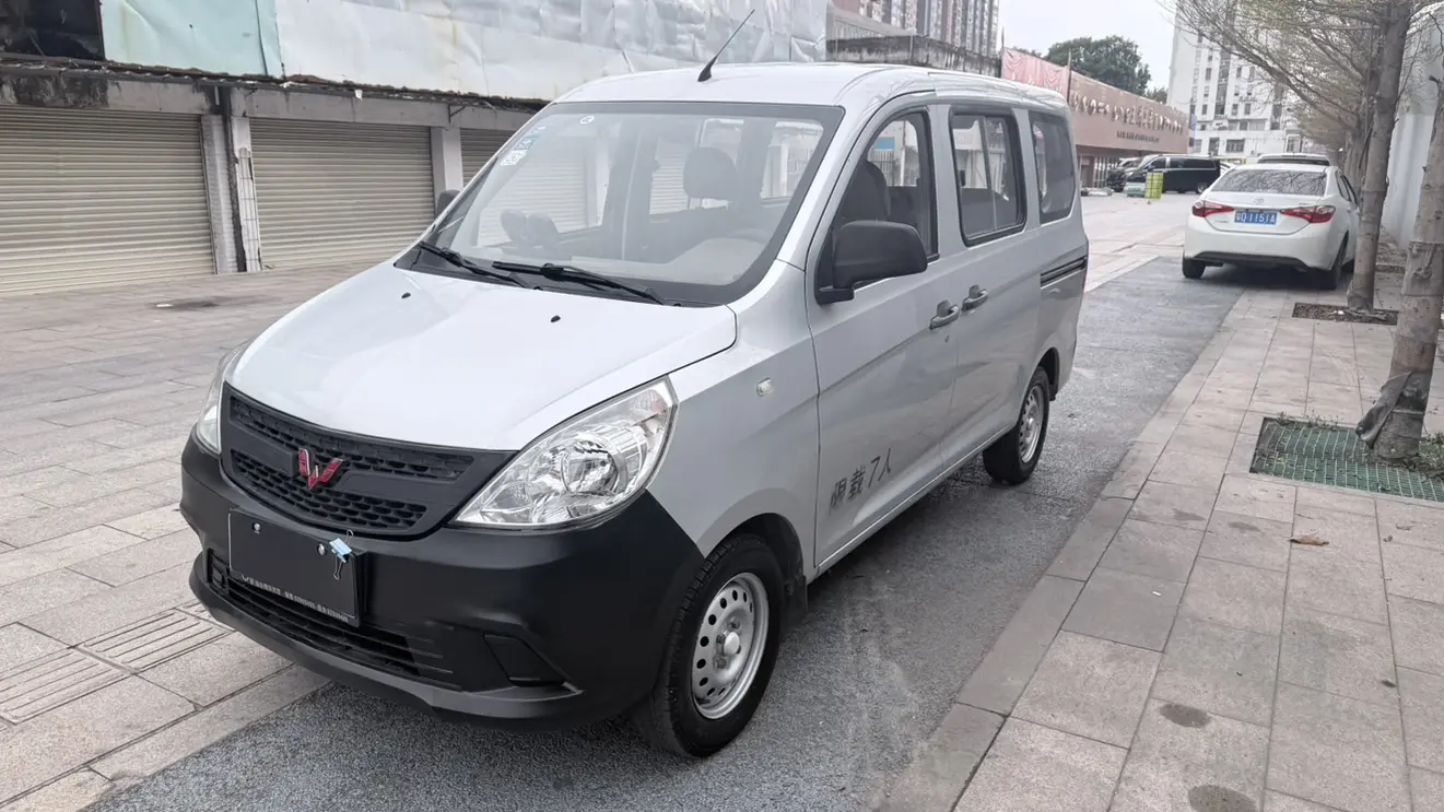 Wuling zhiguang V  из Китая
