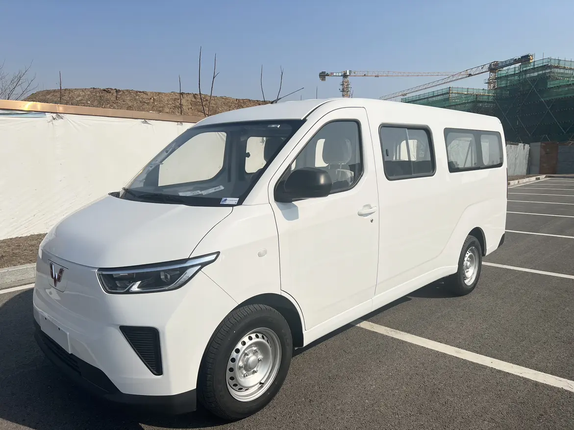 Wuling Yangguang  из Китая