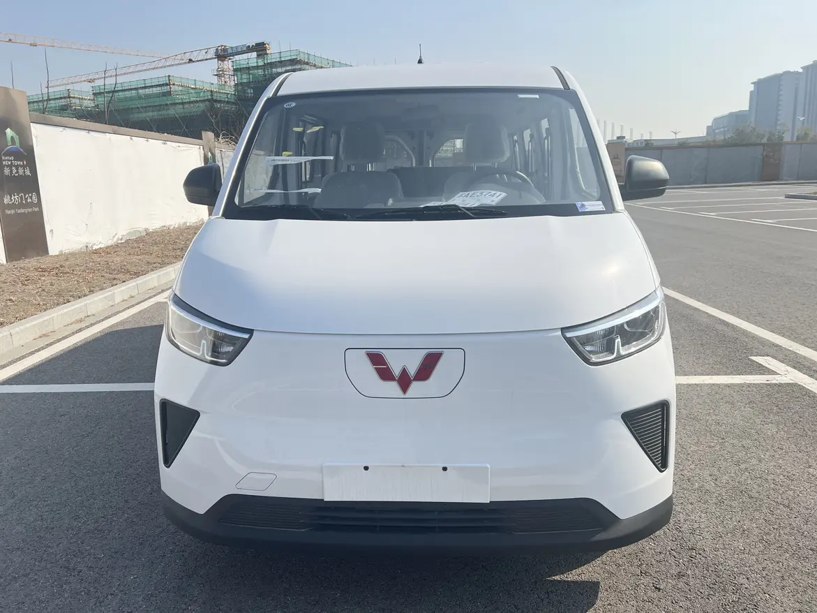 Wuling Yangguang  из Китая