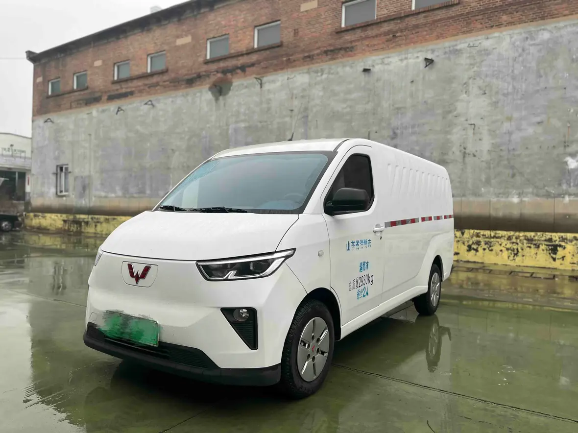Wuling Yangguang  из Китая