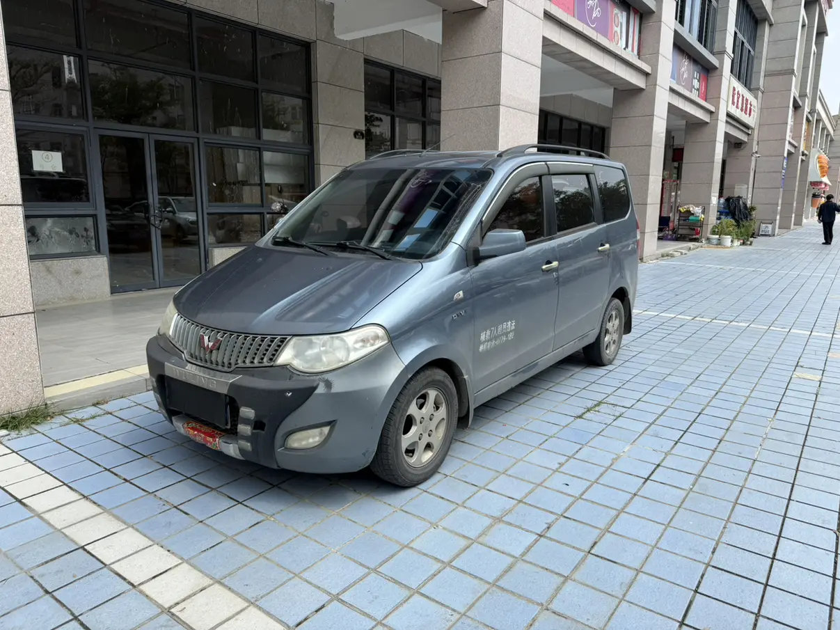 Wuling Hongguang  из Китая