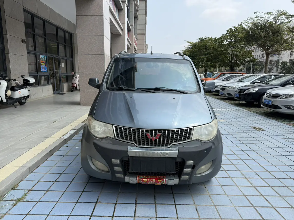Wuling Hongguang  из Китая