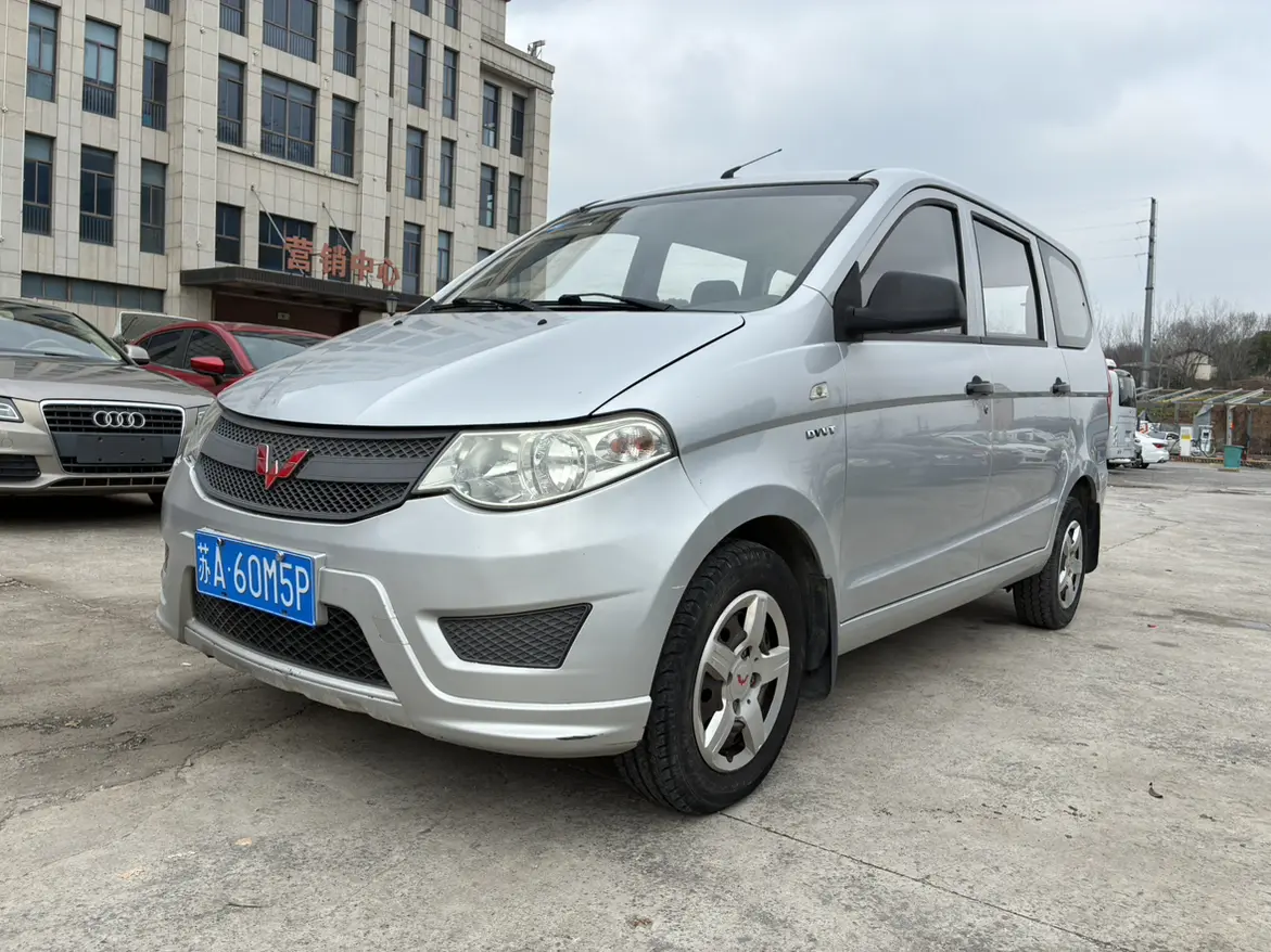 Wuling Hongguang  из Китая