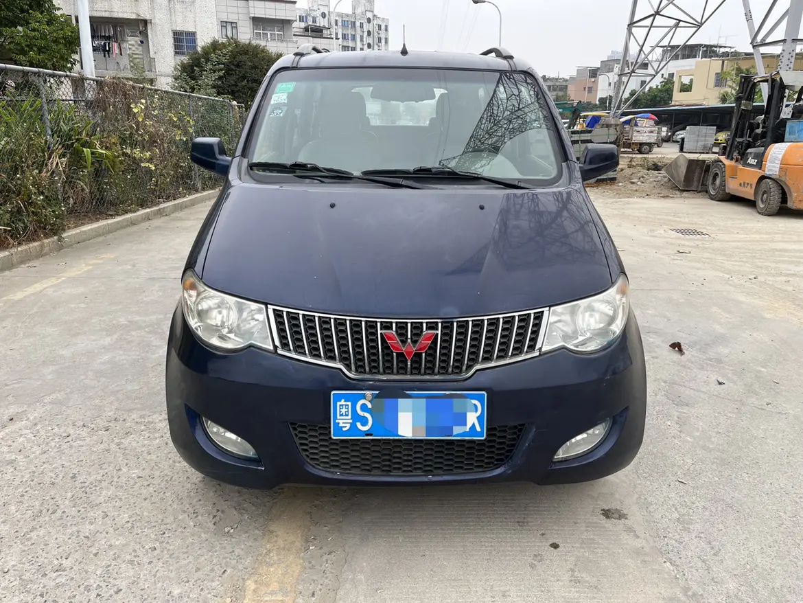 Wuling Hongguang  из Китая