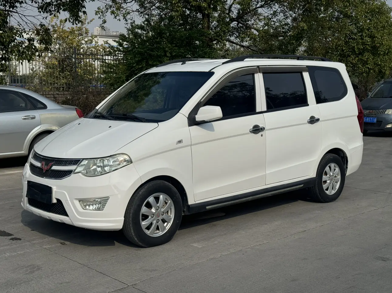Wuling Hongguang  из Китая