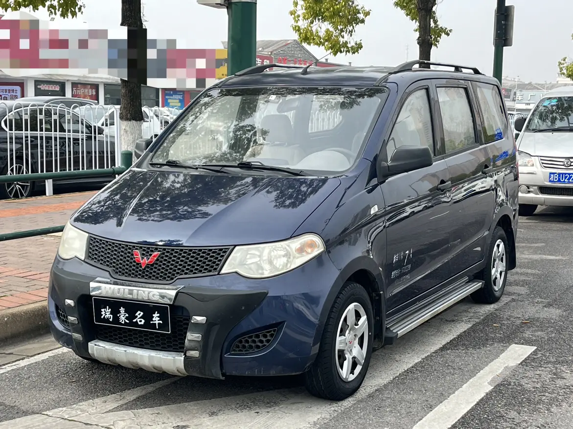 Wuling Hongguang  из Китая