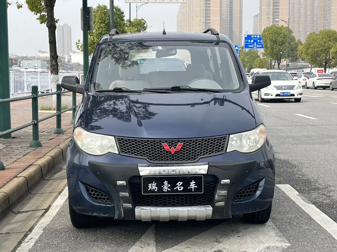 Wuling Hongguang  из Китая