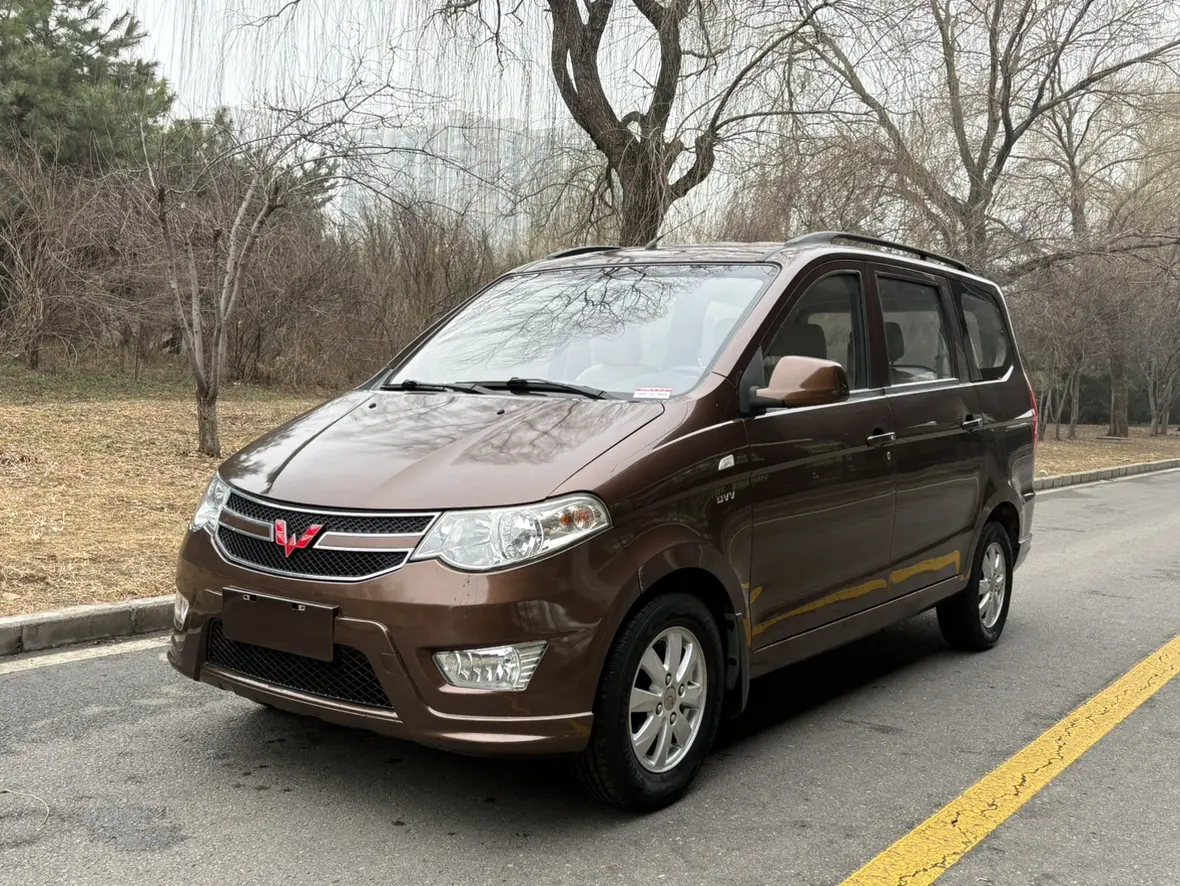 Wuling Hongguang  из Китая