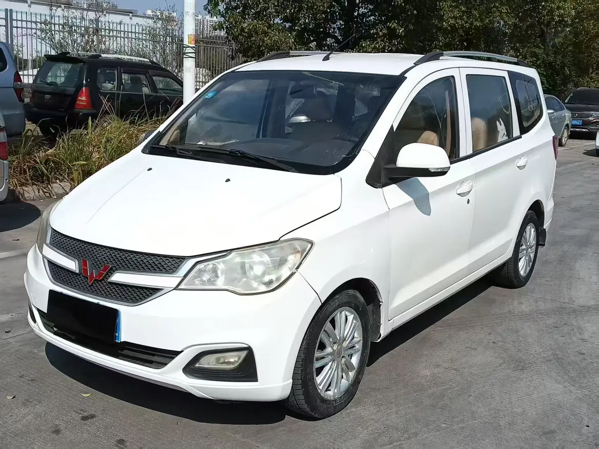 Wuling Hongguang  из Китая