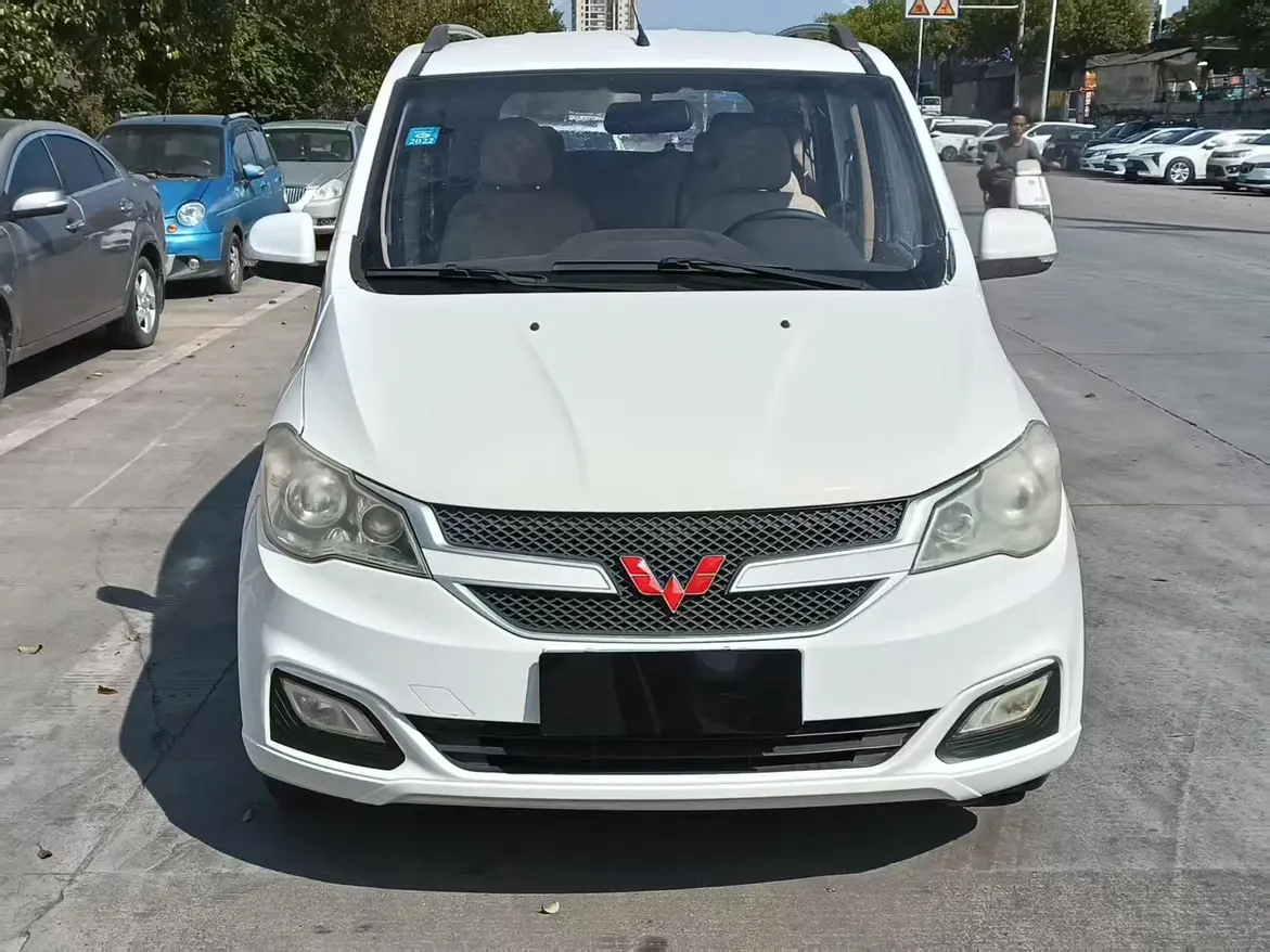 Wuling Hongguang  из Китая