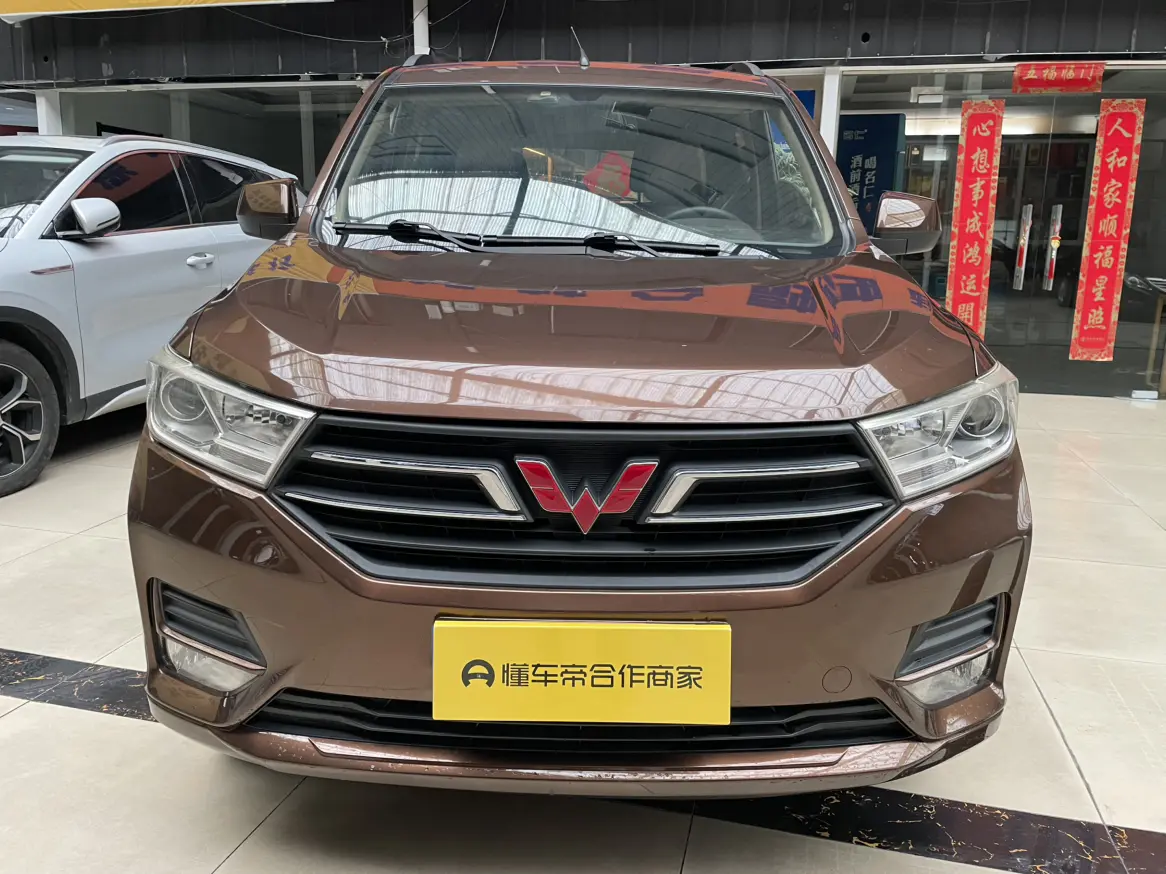 Wuling Hongguang  из Китая