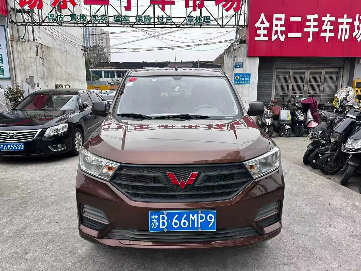 Wuling Hongguang  из Китая
