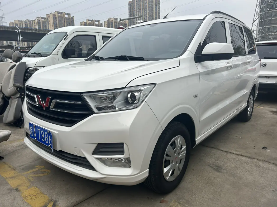 Wuling Hongguang  из Китая