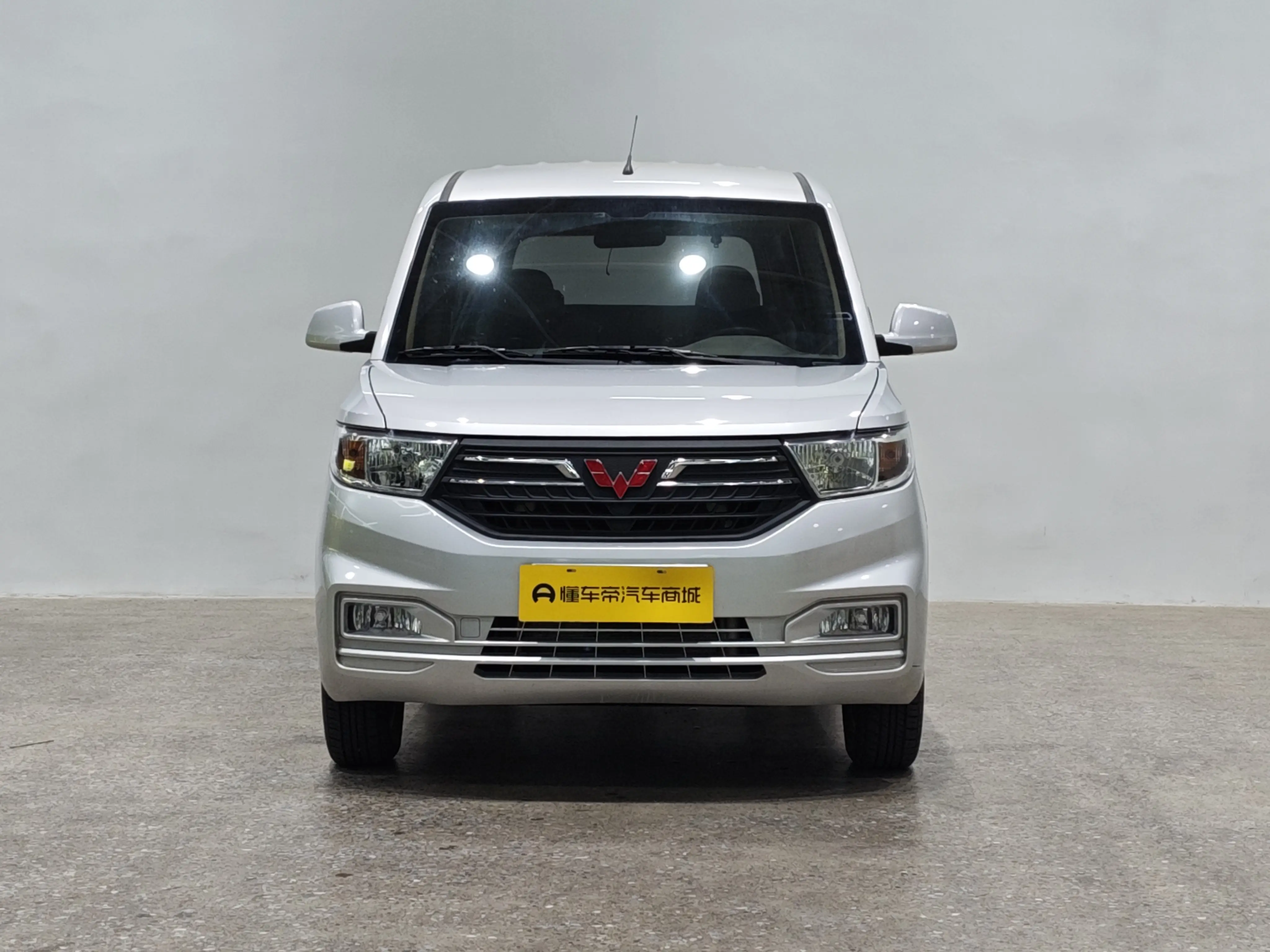 Wuling Hongguang V  из Китая