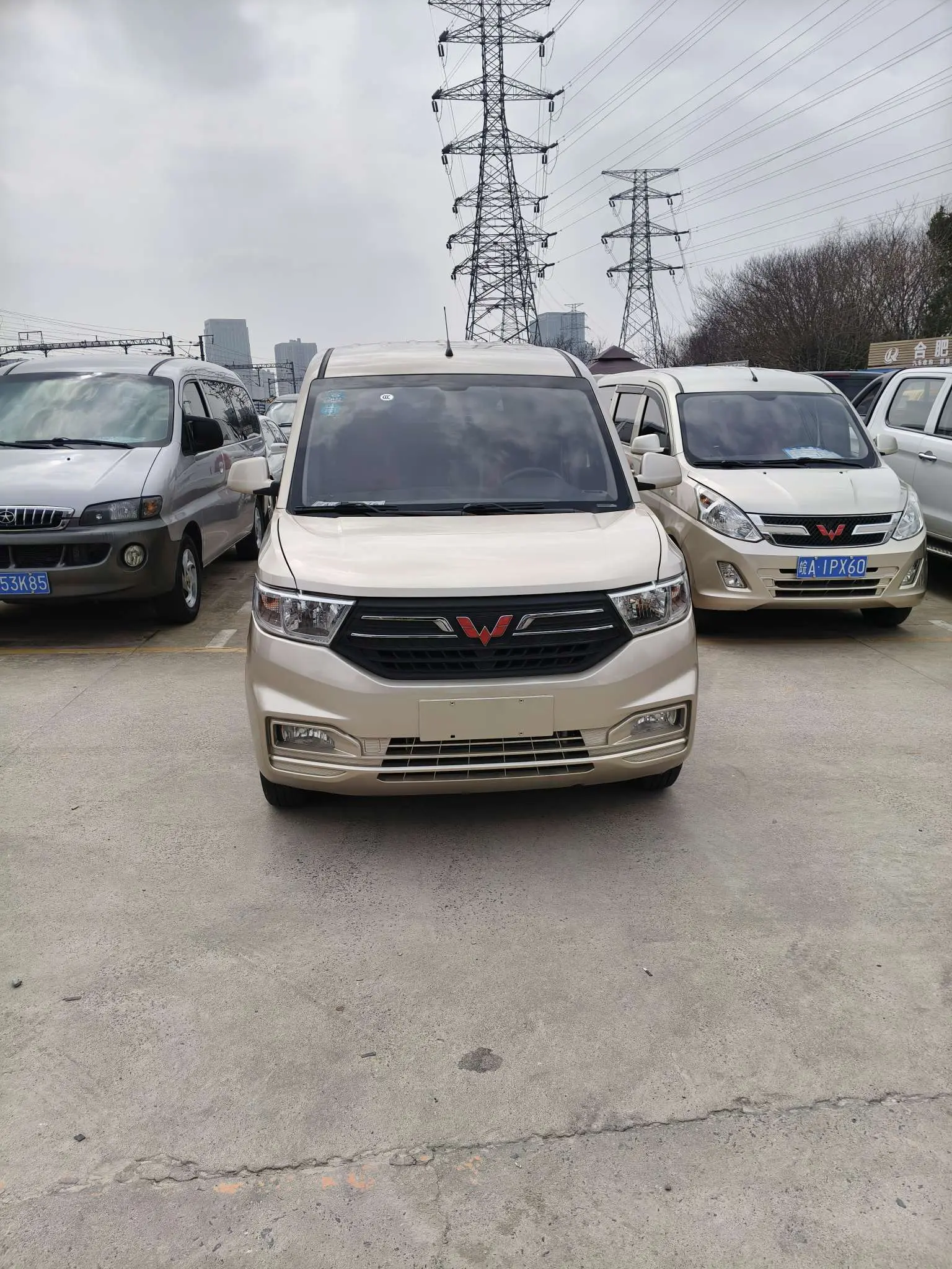 Wuling Hongguang V  из Китая
