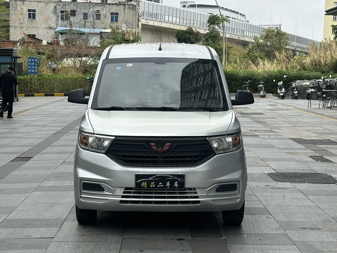 Wuling Hongguang V  из Китая