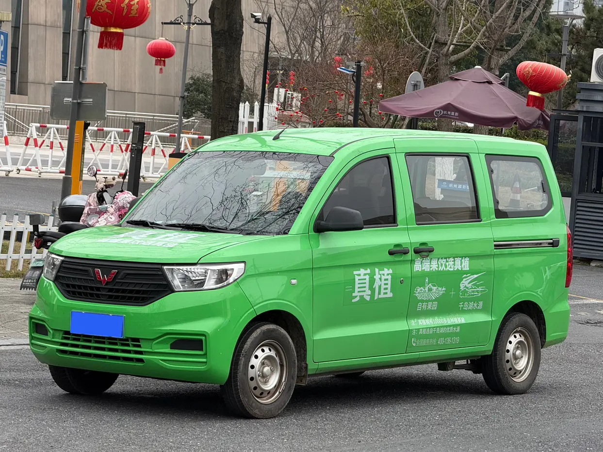 Wuling Hongguang V  из Китая