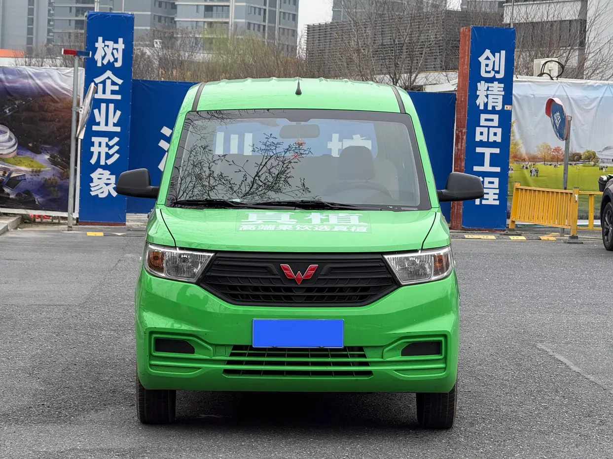 Wuling Hongguang V  из Китая