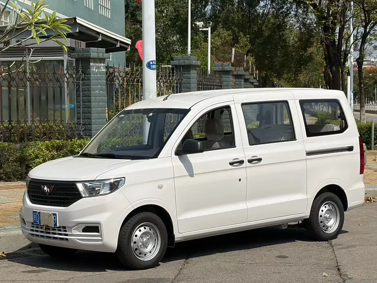 Wuling Hongguang V  из Китая