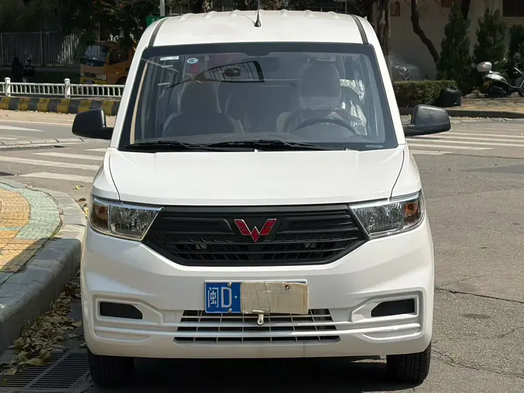 Wuling Hongguang V  из Китая