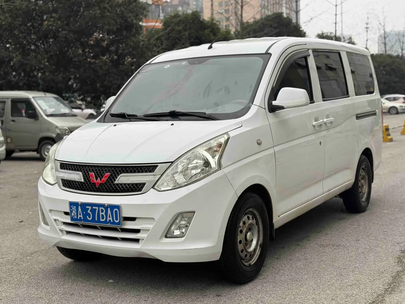 Wuling Rongguang V  из Китая