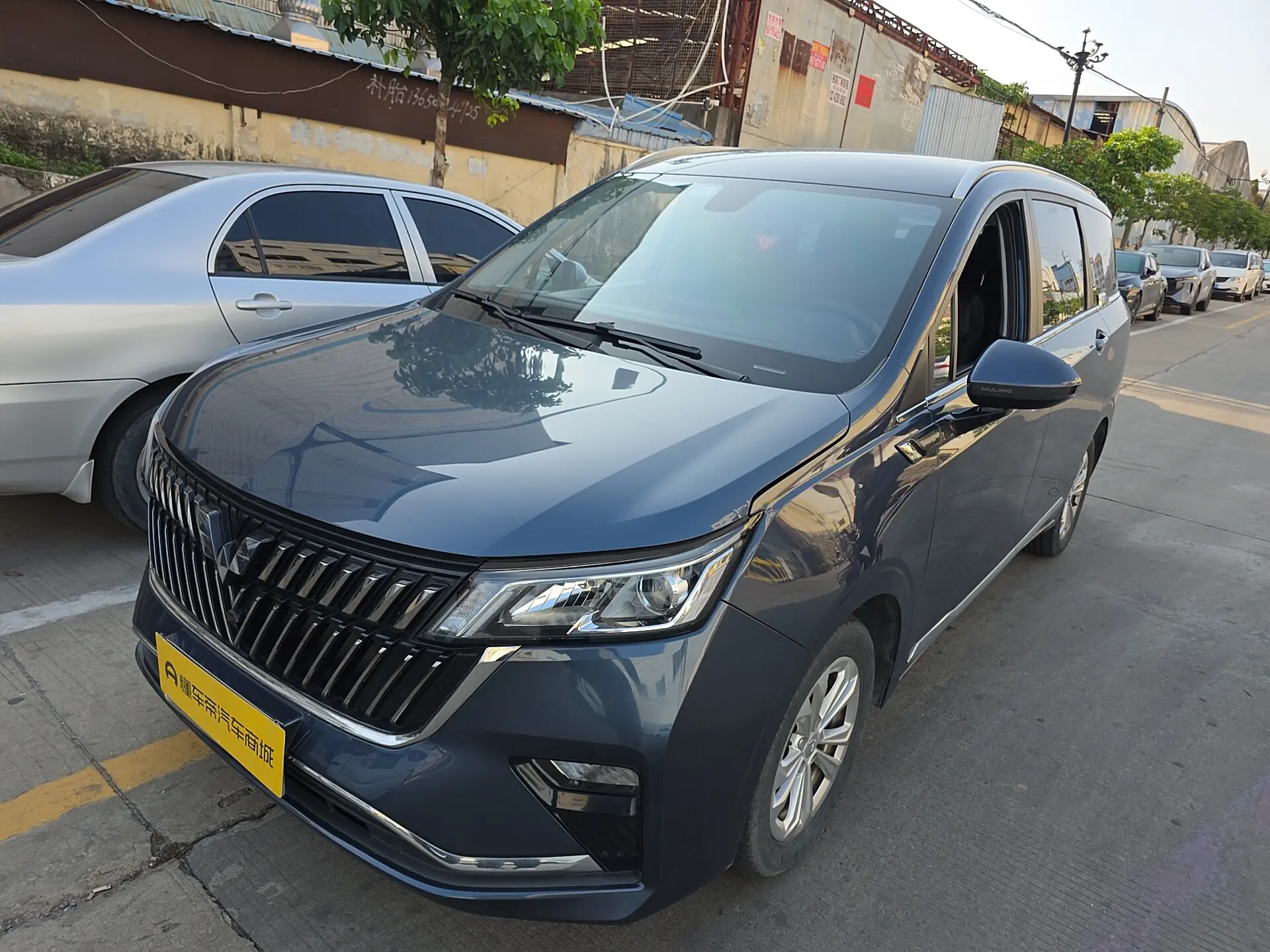 Wuling Jiachen  из Китая