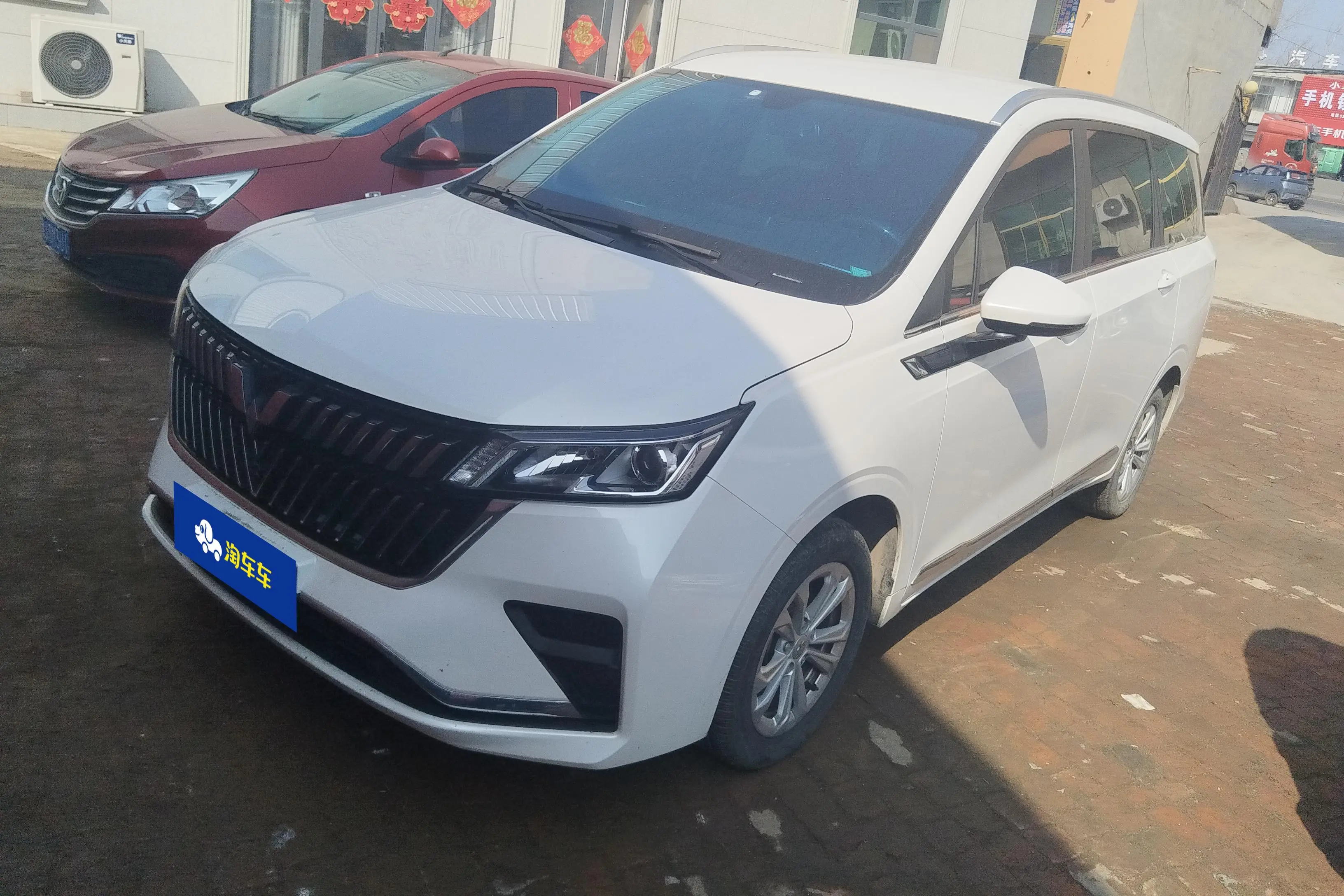 Wuling Jiachen  из Китая