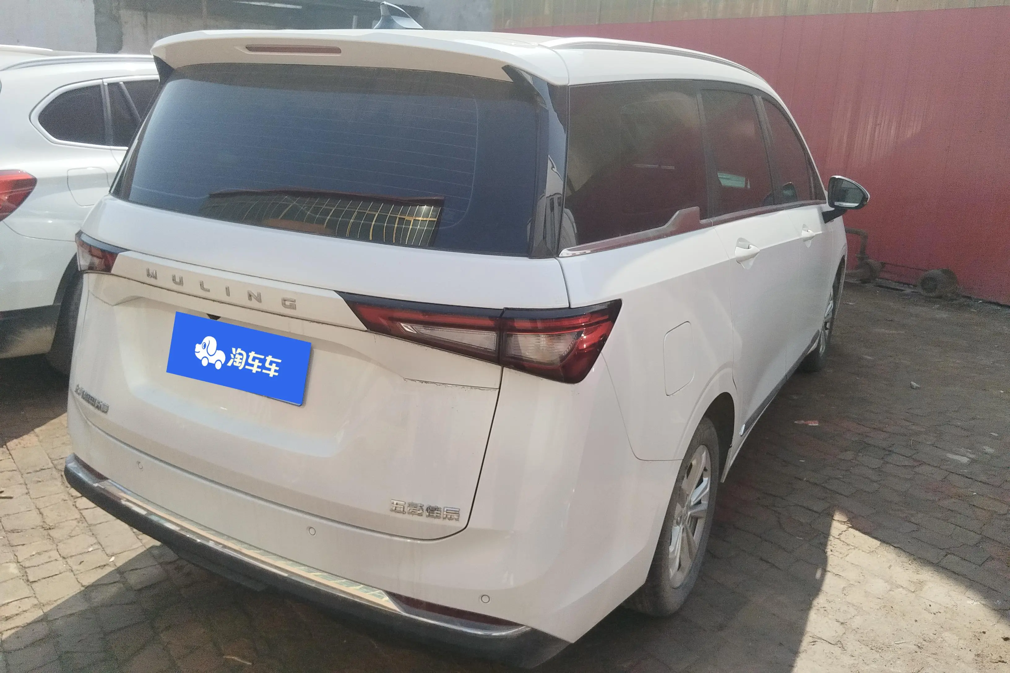 Wuling Jiachen  из Китая
