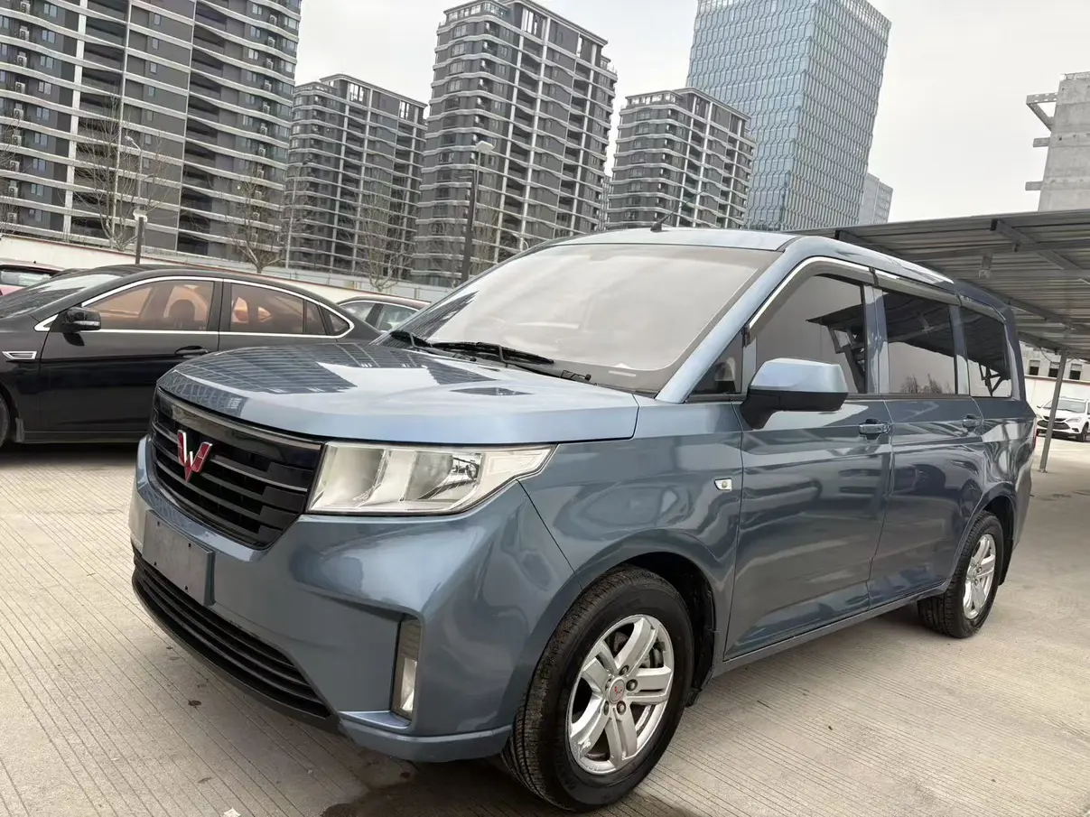 Wuling Hongguang PLUS  из Китая