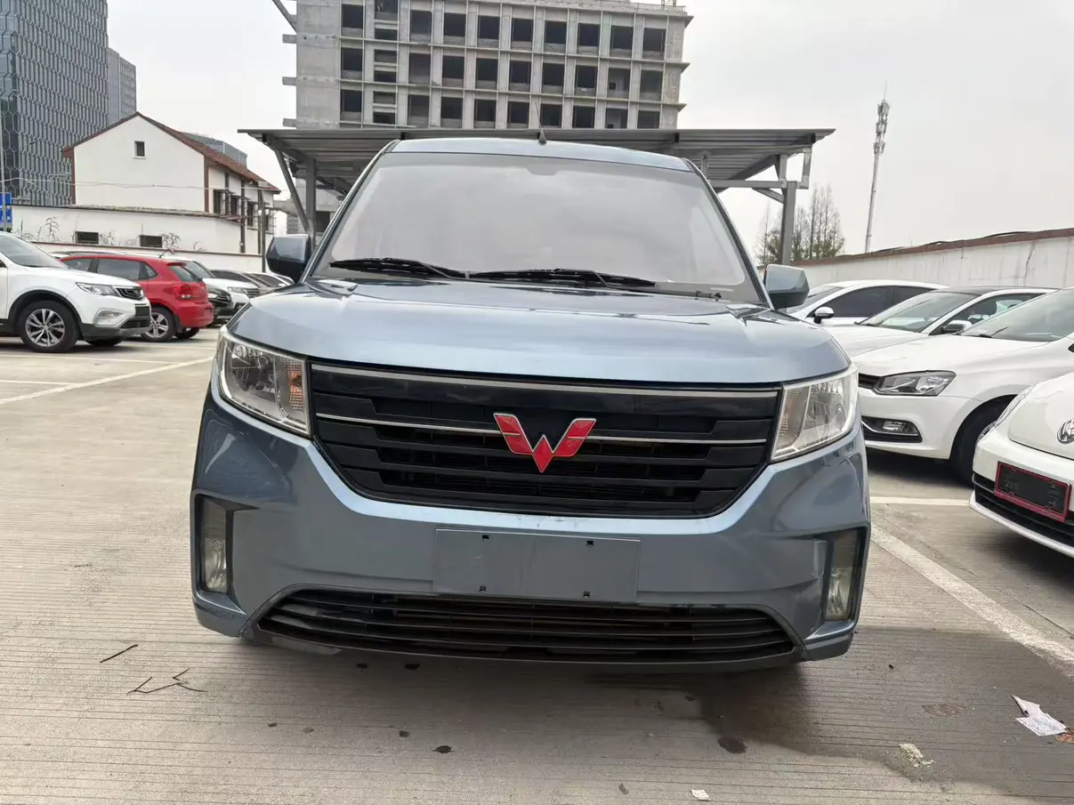Wuling Hongguang PLUS  из Китая