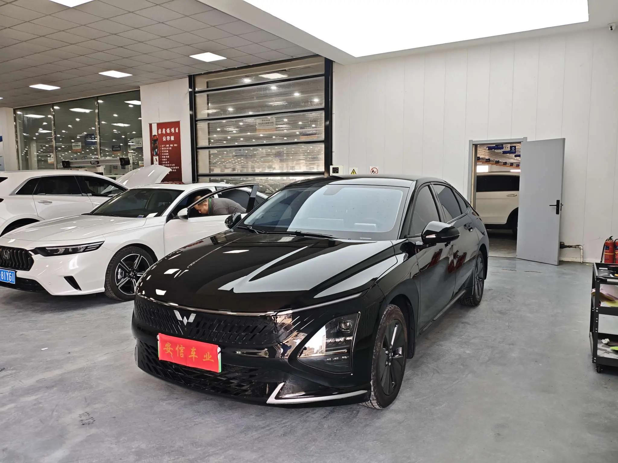 Wuling Starlight PHEV  из Китая