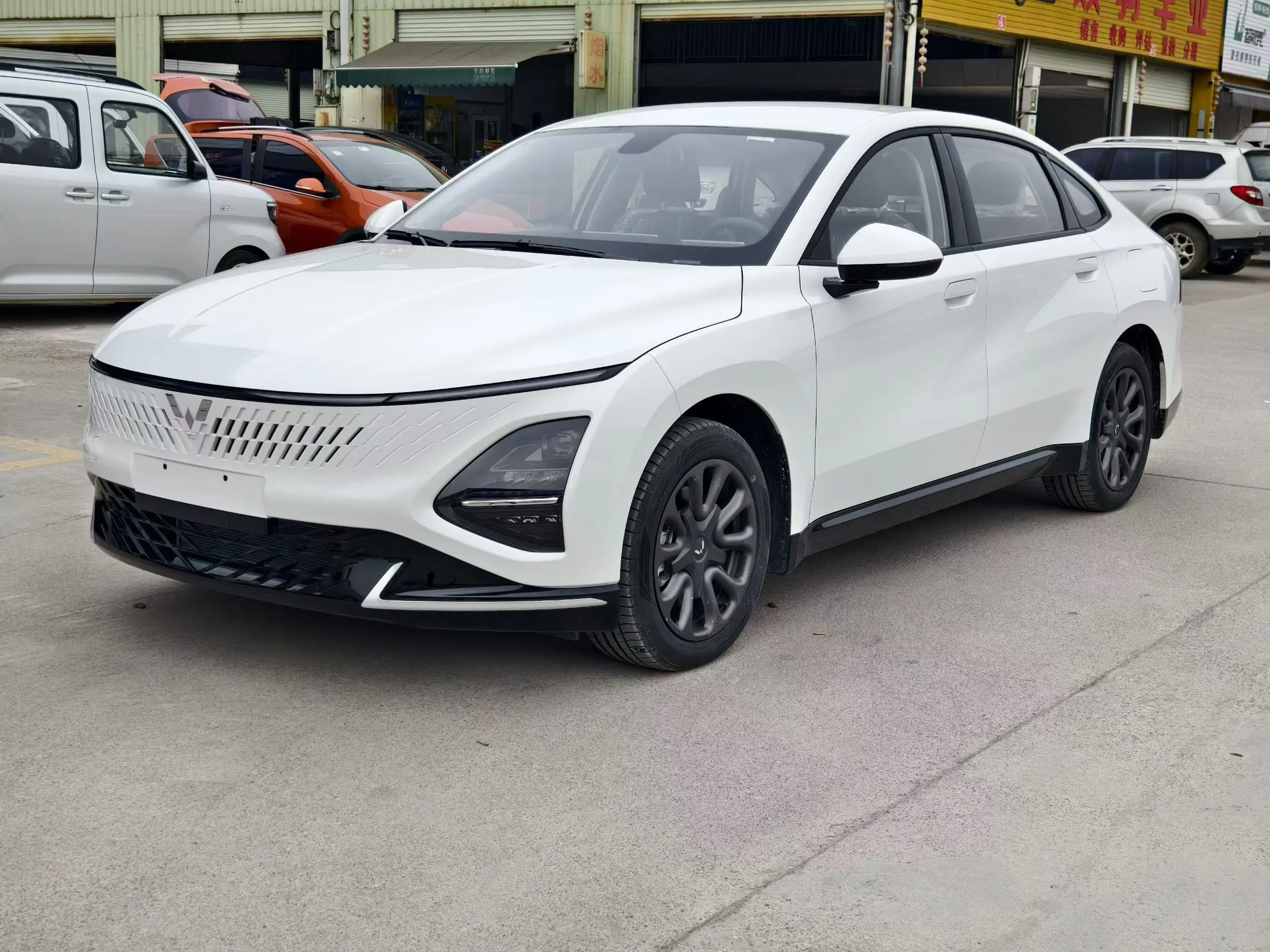 Wuling Starlight PHEV  из Китая