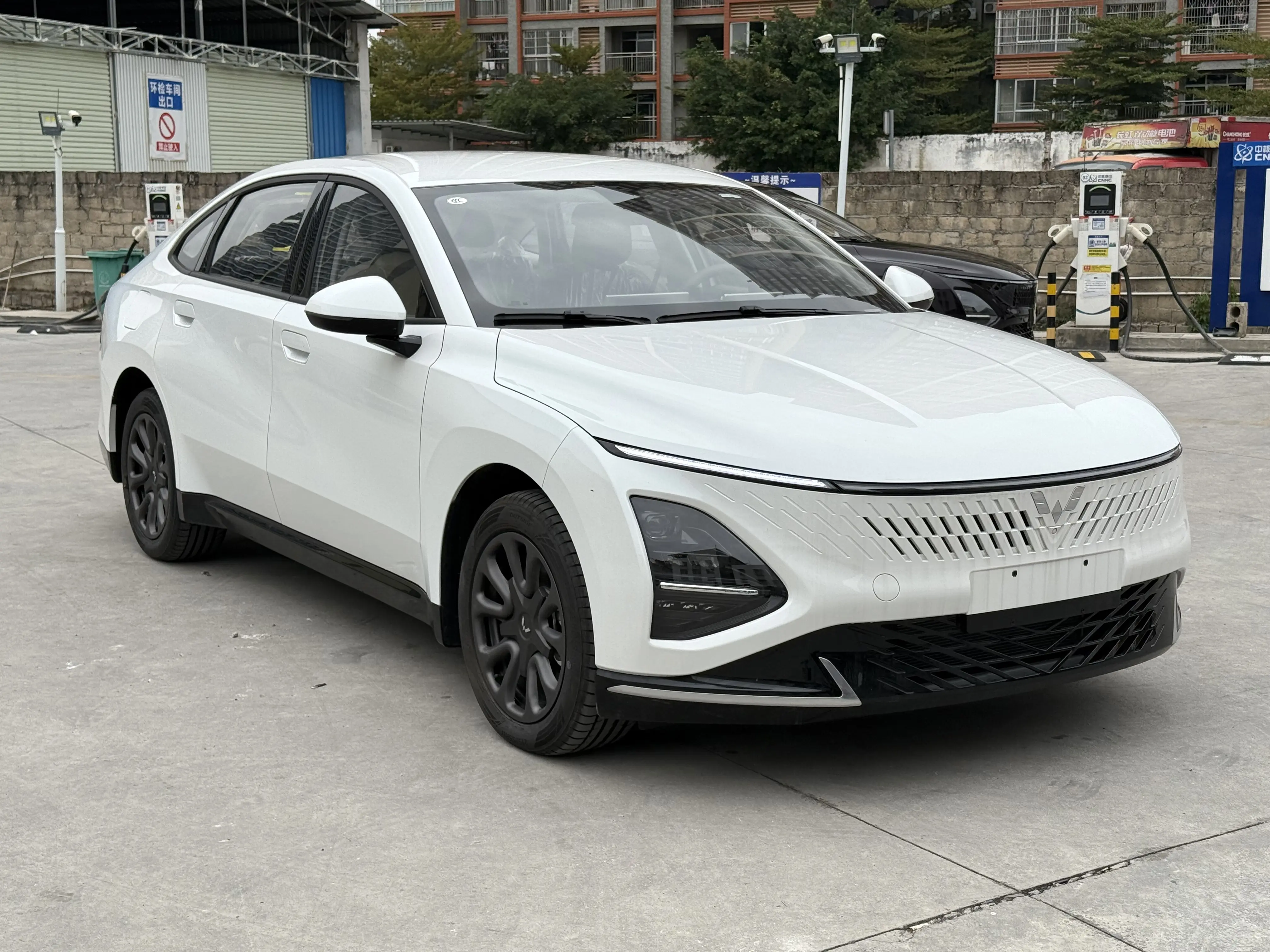 Wuling Starlight PHEV  из Китая