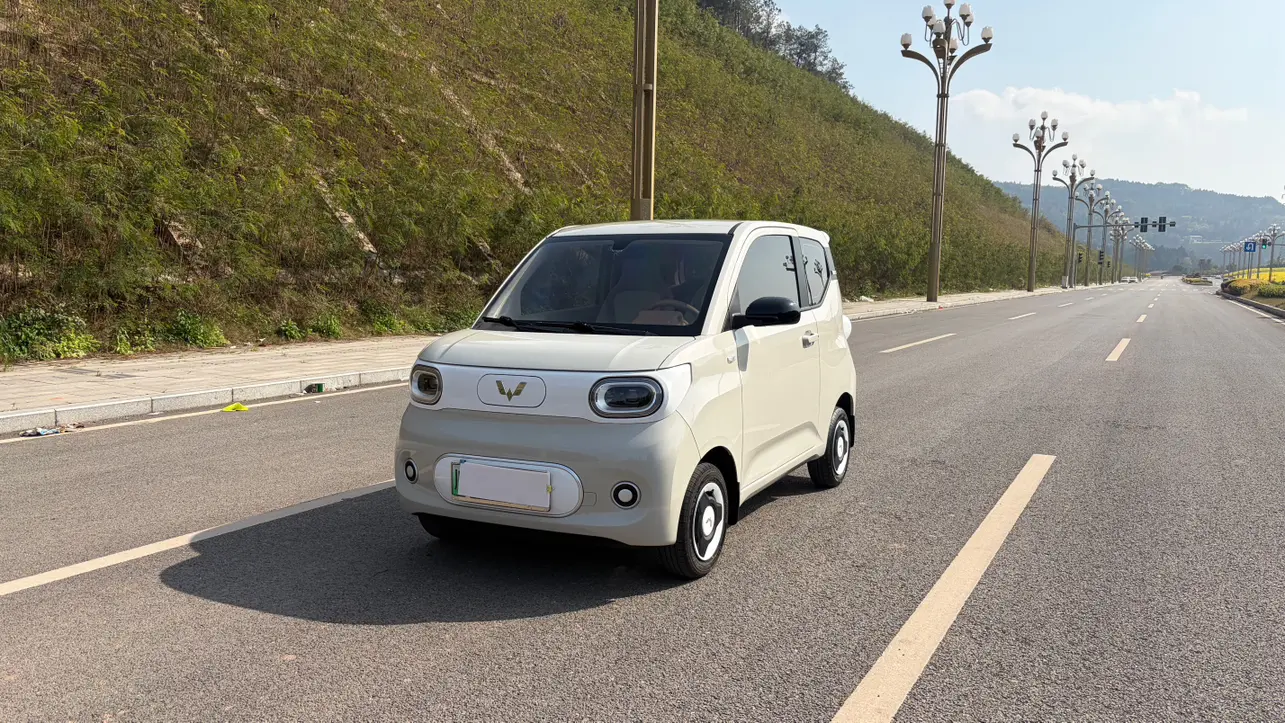 Wuling Hongguang MINIEV  из Китая