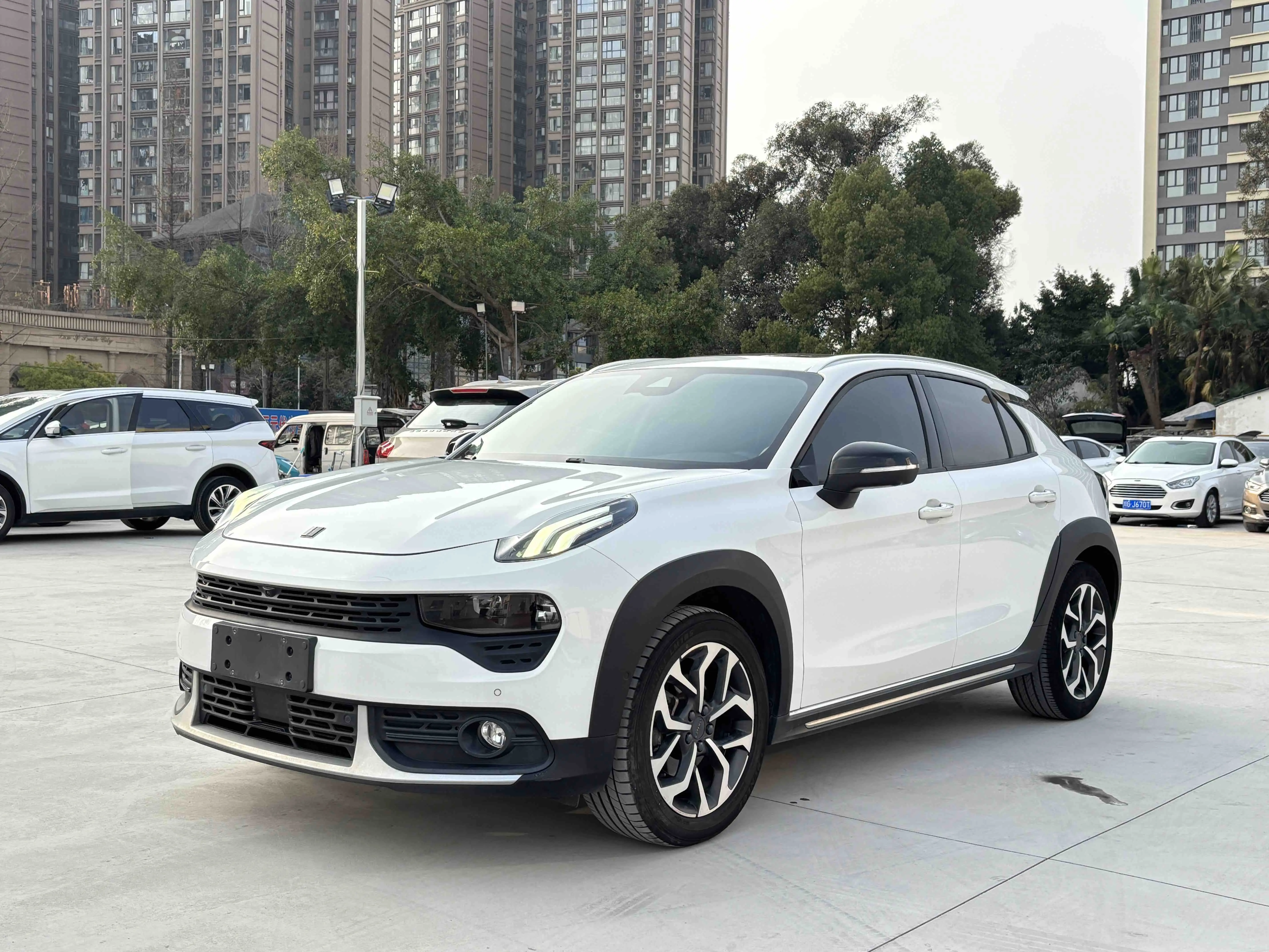 Lynk & Co 02