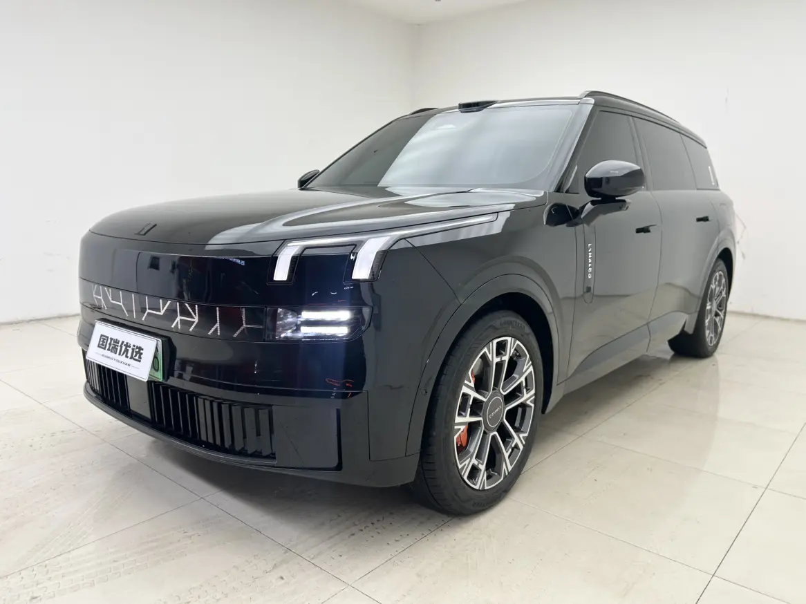 Lynk & Co 900