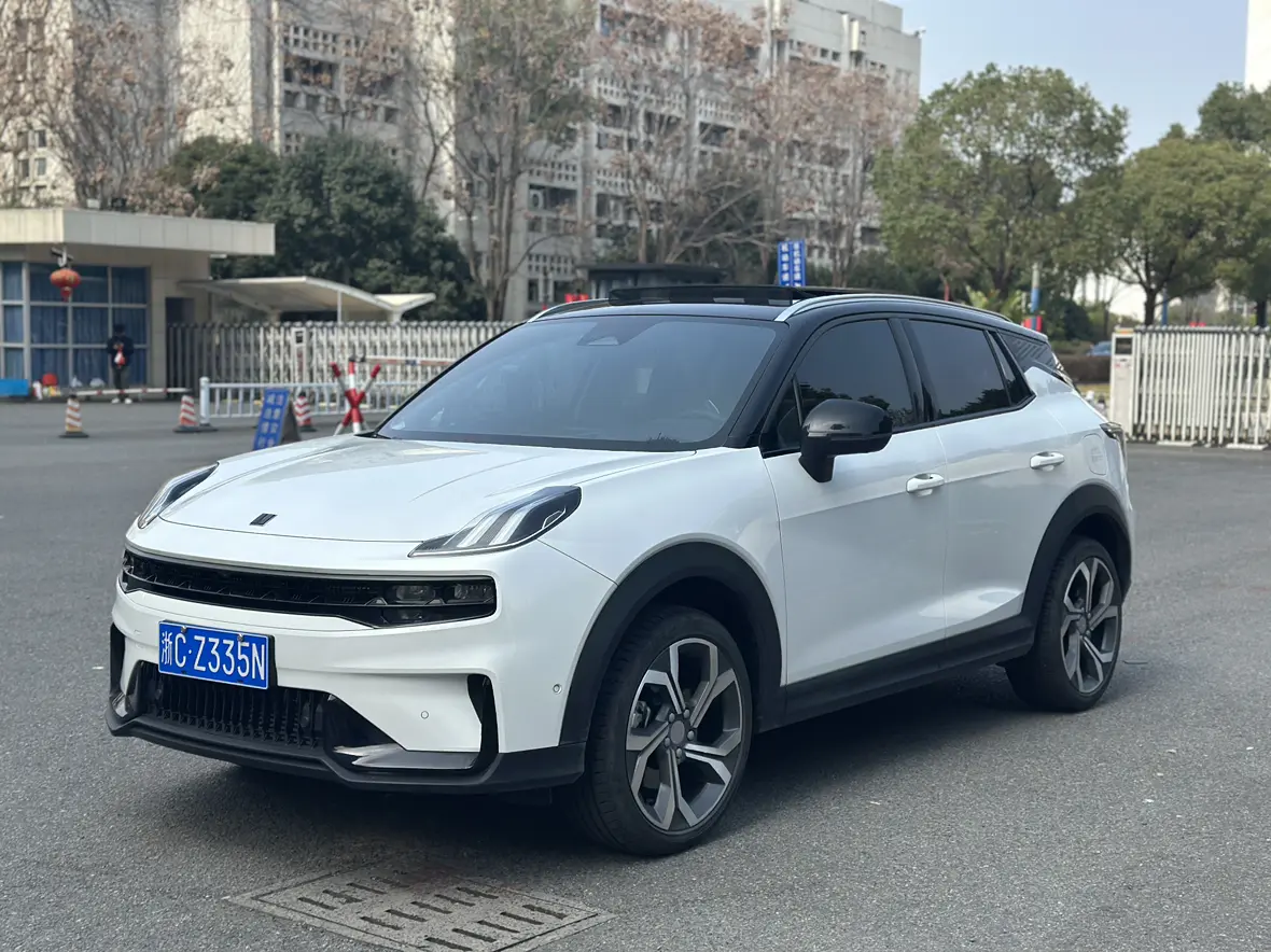 Lynk & Co 06