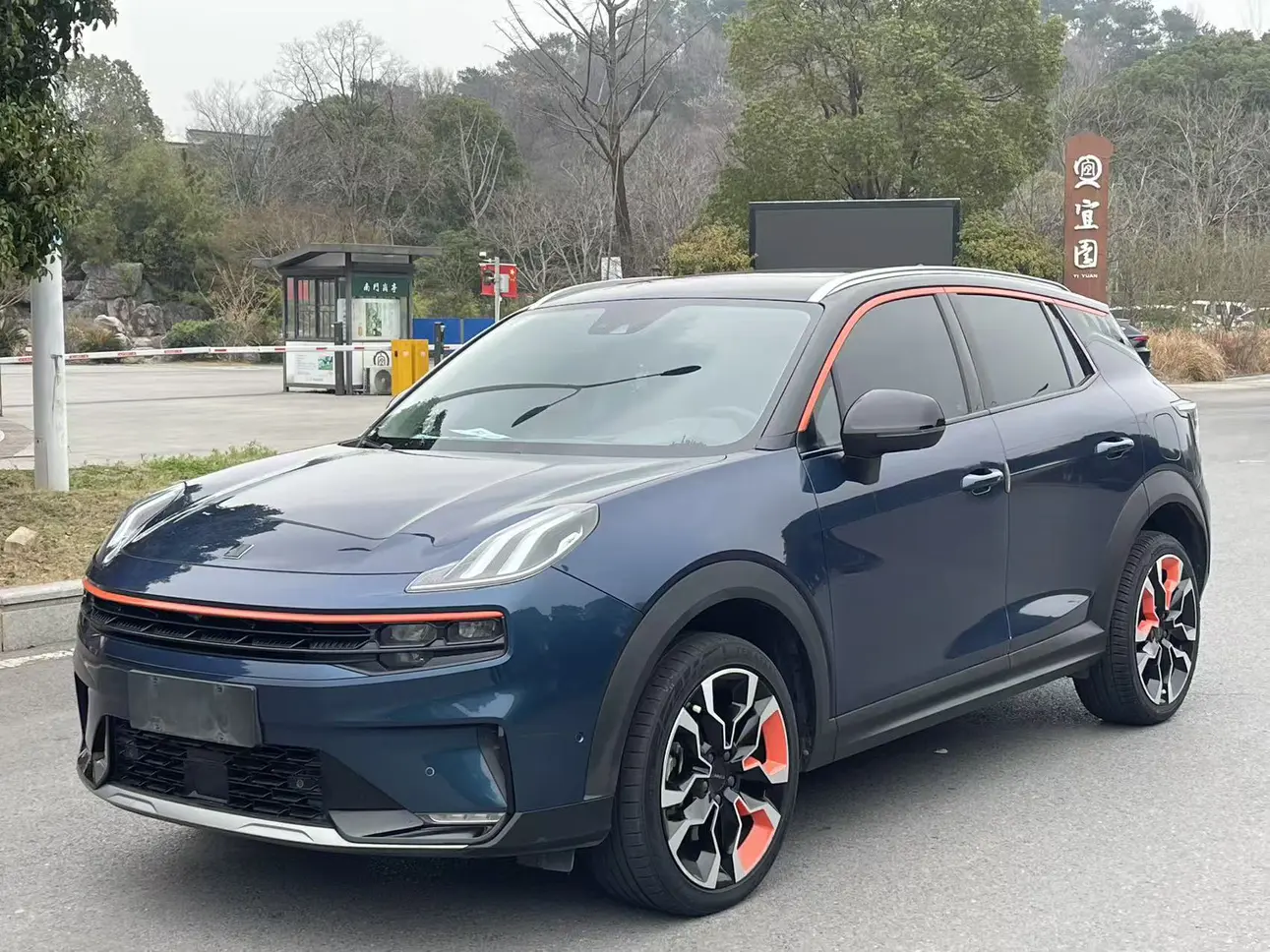 Lynk & Co 06