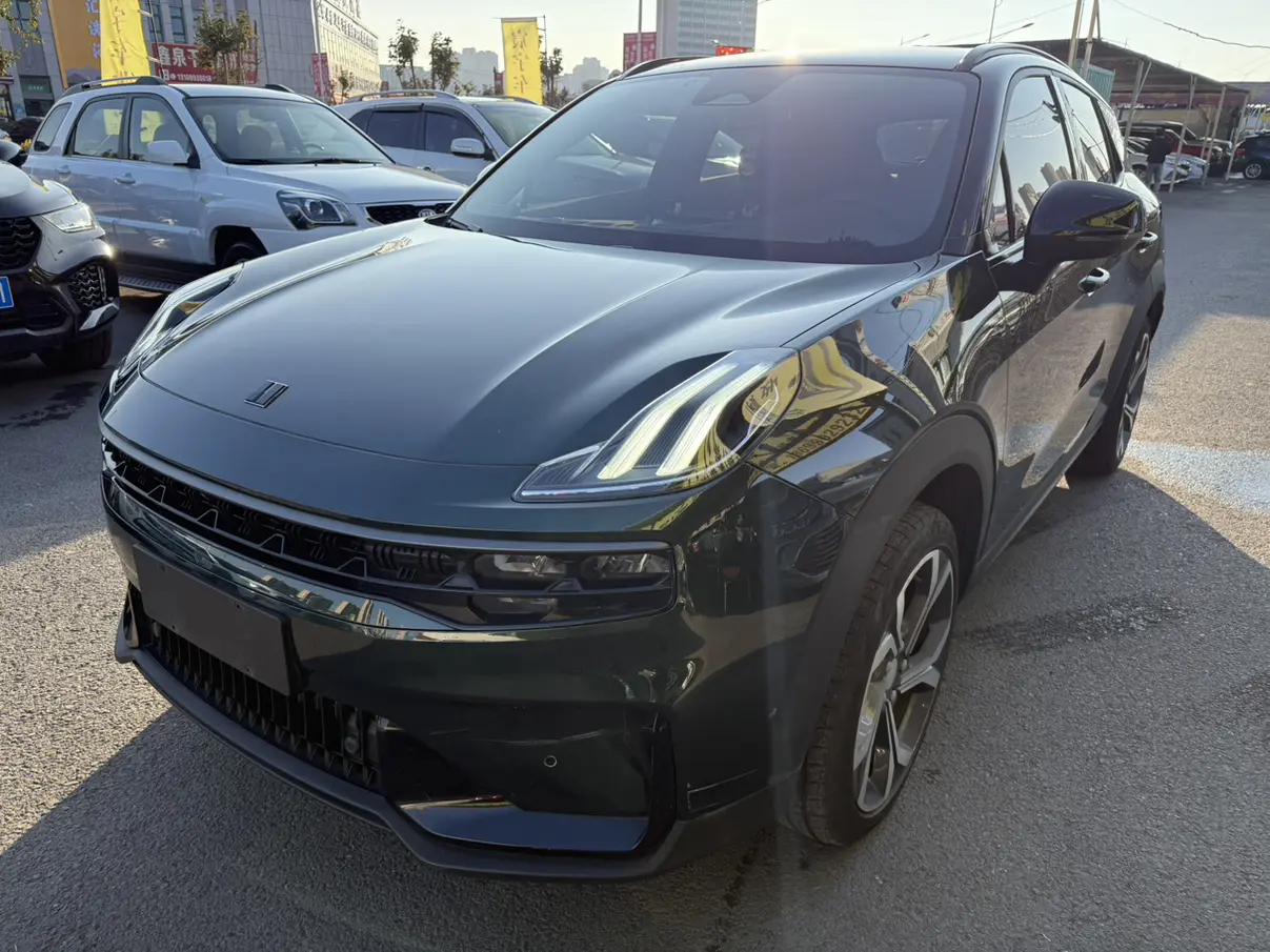 Lynk & Co 06