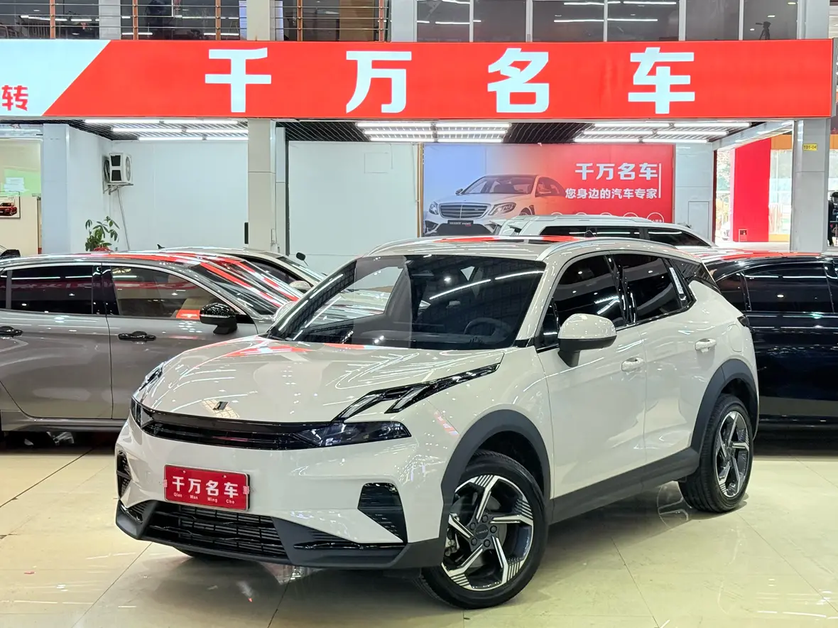 Lynk & Co 06