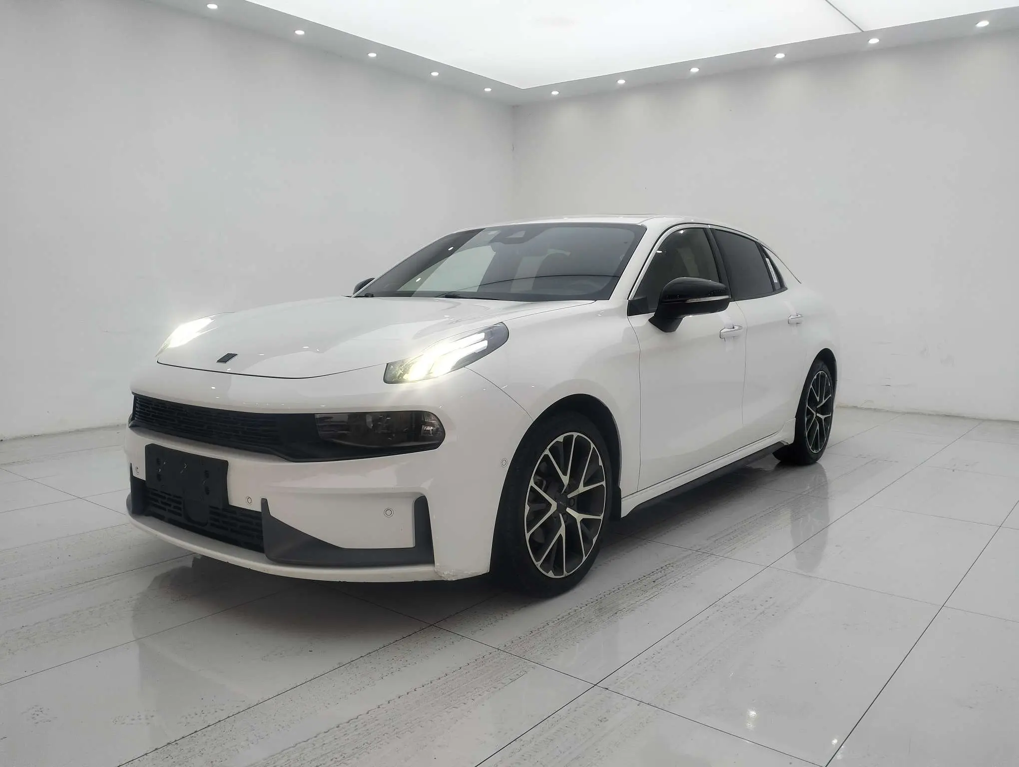 Lynk & Co 03