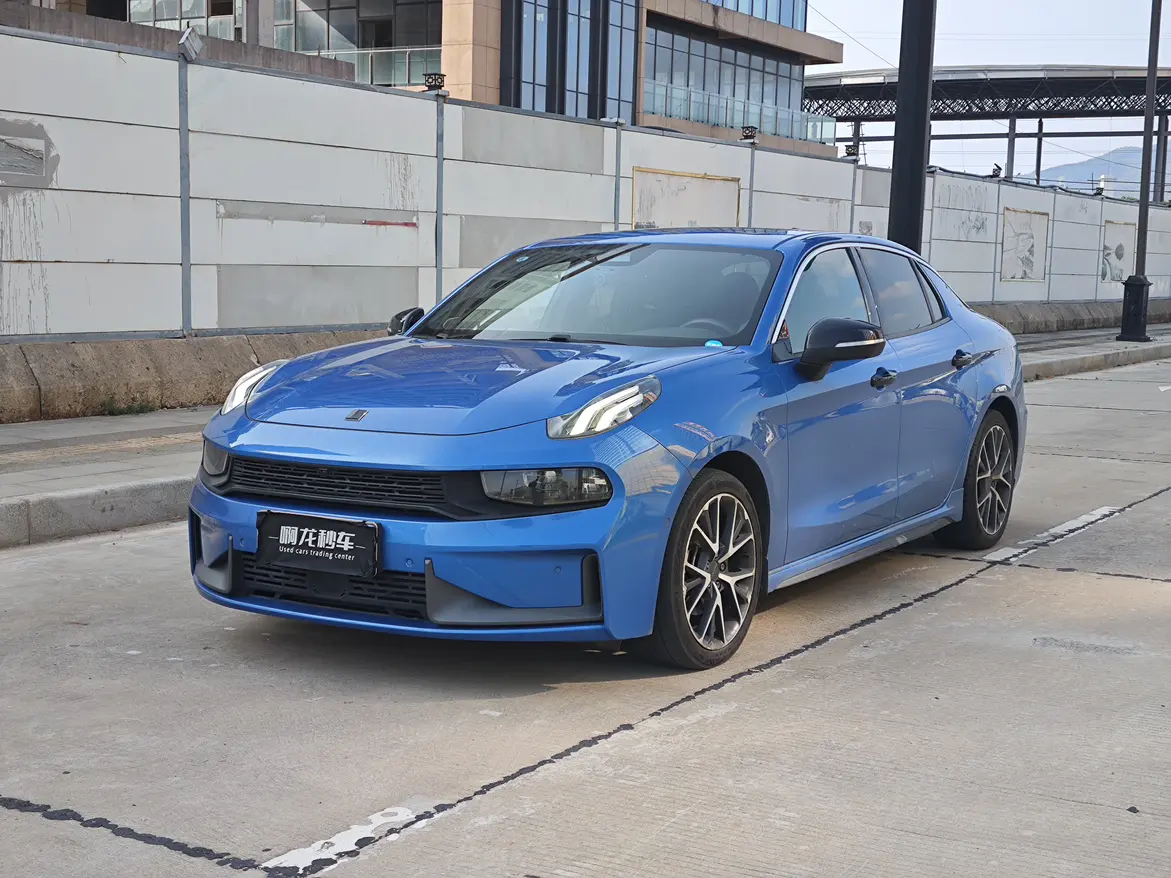 Lynk & Co 03