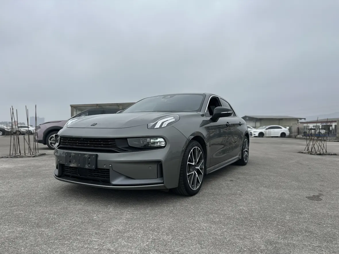 Lynk & Co 03