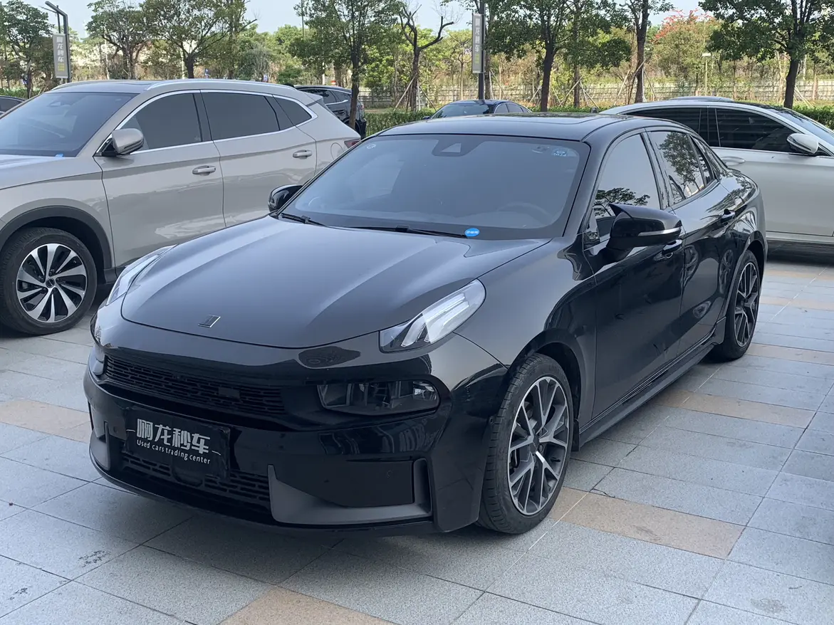 Lynk & Co 03