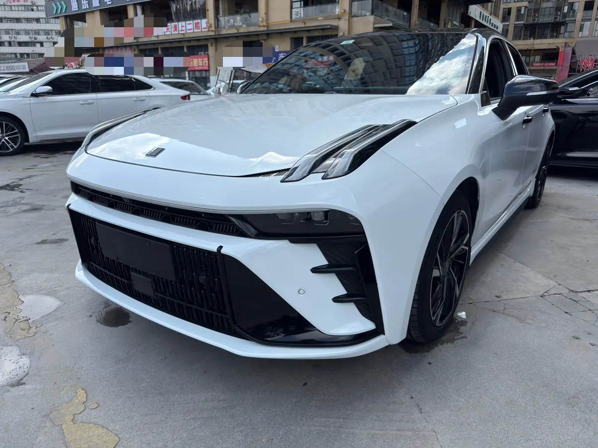 Lynk & Co 03