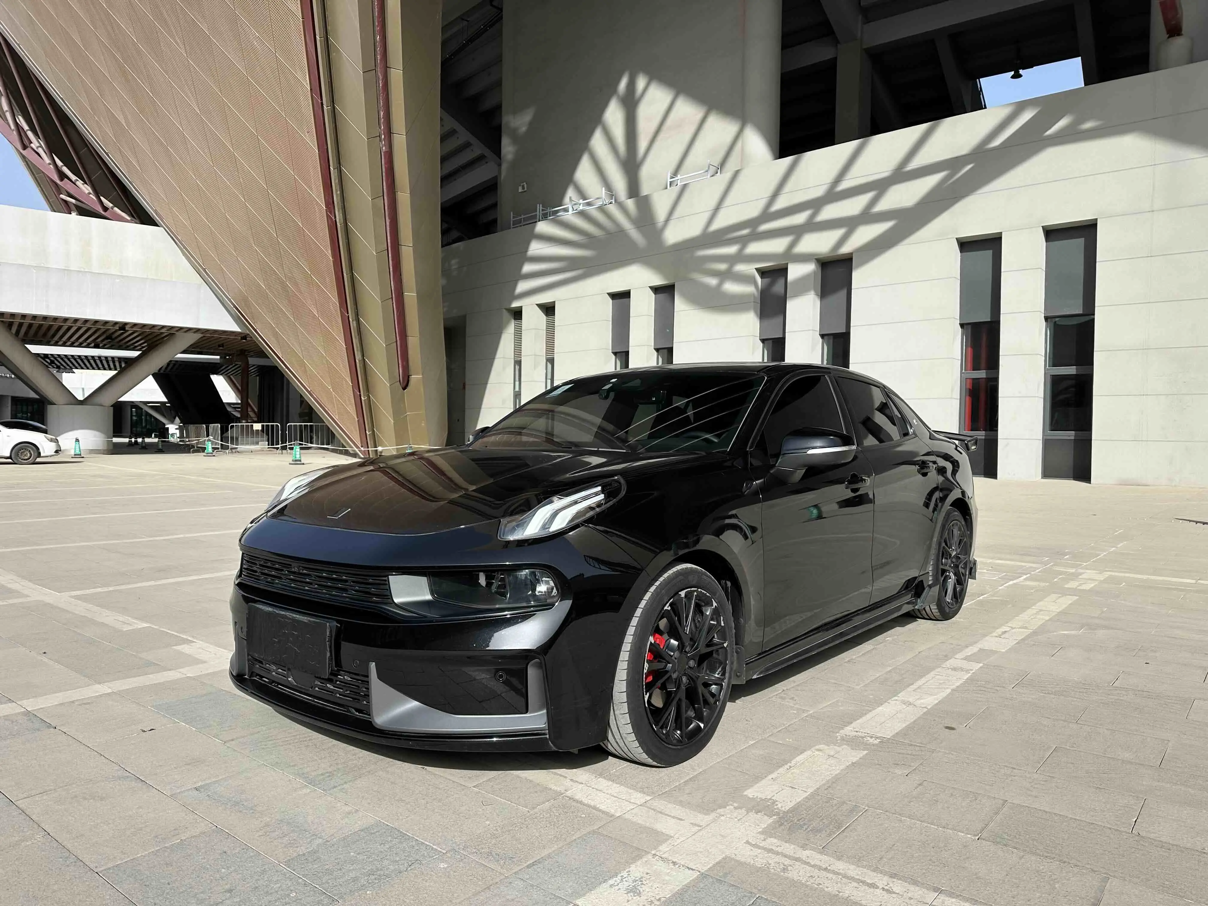 Lynk & Co 03