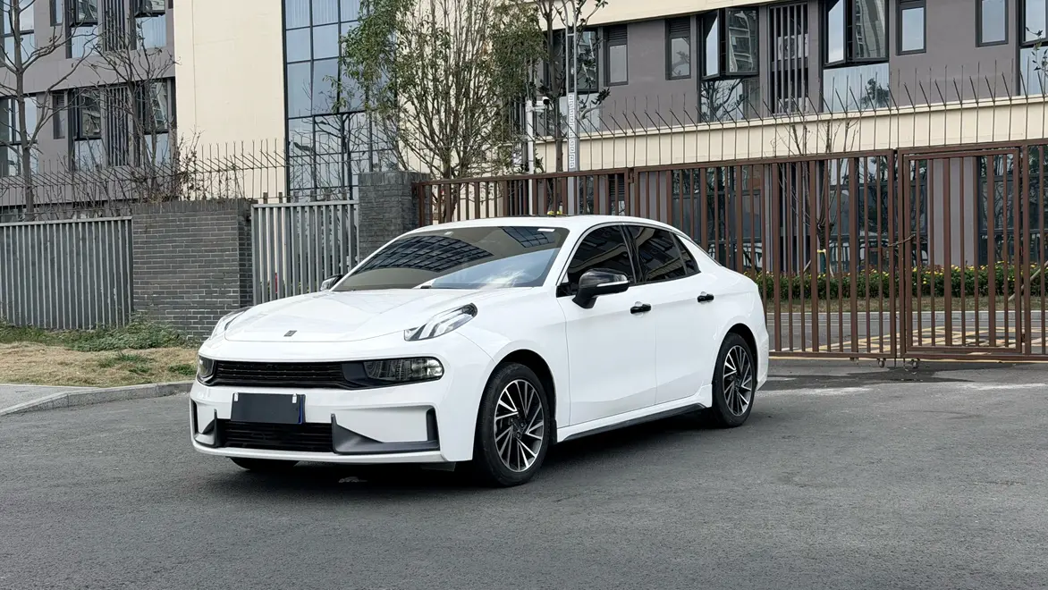 Lynk & Co 03