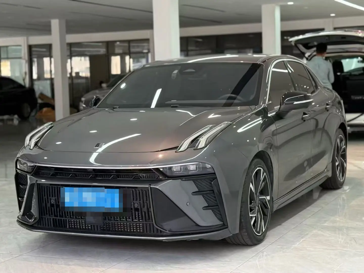 Lynk & Co 03